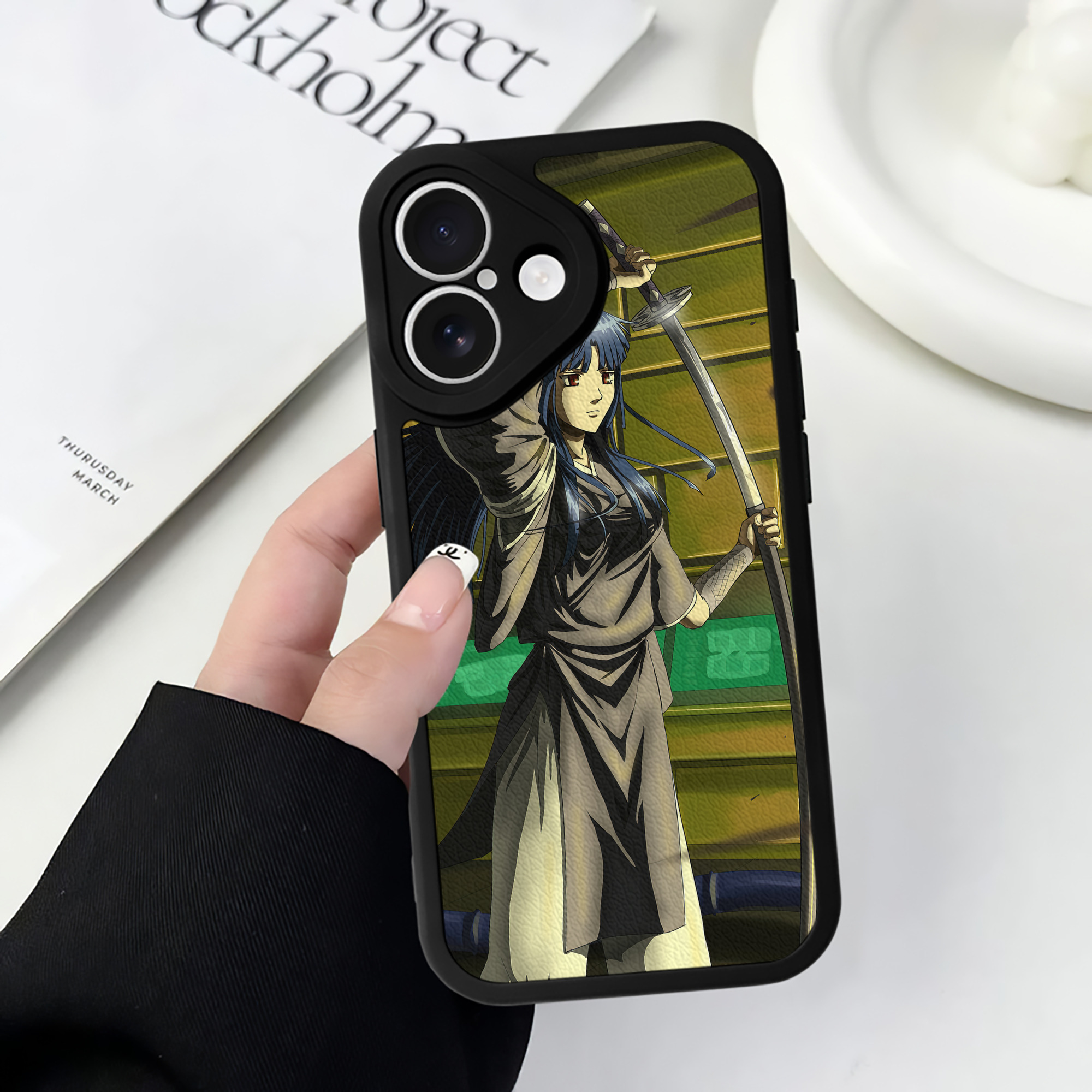 （画像用） ぎんたま 坂田銀時（さかたぎんとき） 神楽 志村新八（しむら しんぱち） GINTAMA Sakata Gintoki Kagura Shimura Shinpachi 【iPhone 16シリーズ対応】シリコンスマホケース（レザー調） 材質：シリコン